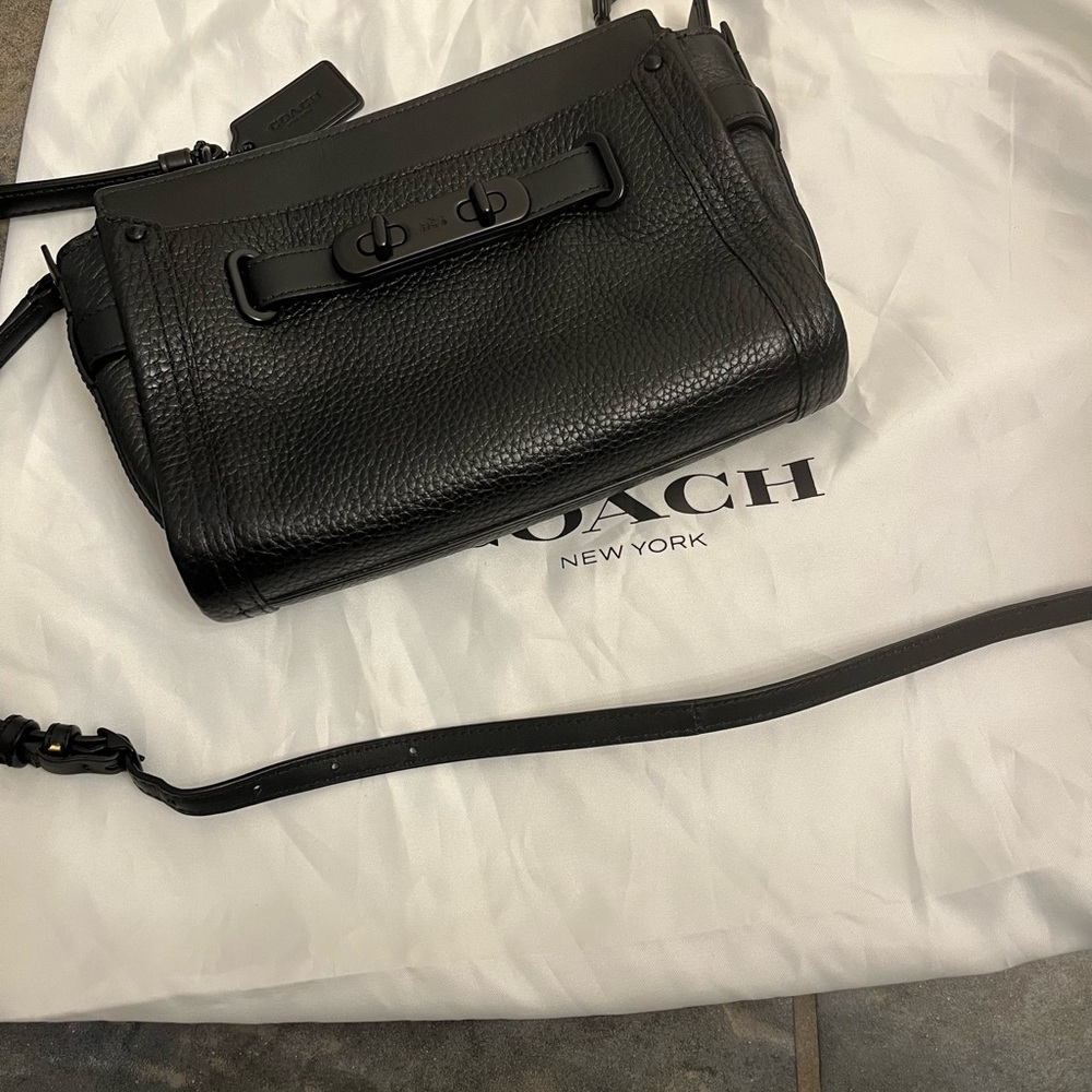 🍀Coach Black Pebbled Leather Crossbody Bag